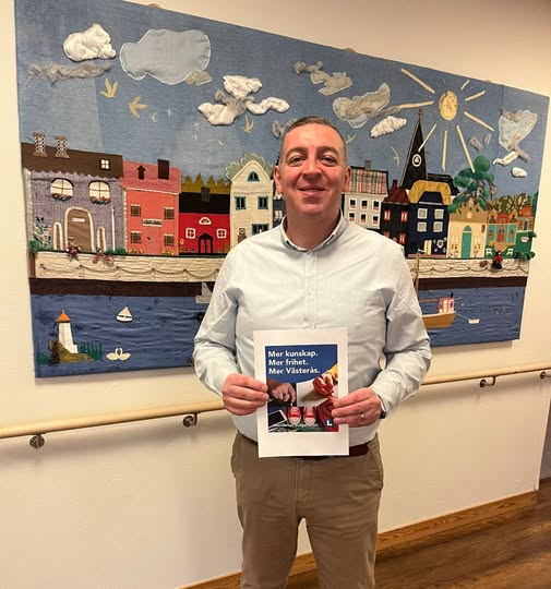 Roger Haddad (L) presenterar Liberalernas budget 2026 för Västerås, med fokus på skola, äldreomsorg och trygghet.
