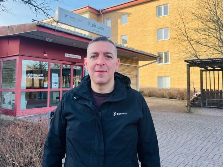 Roger Haddad (L) kritiserar beslut om servicehusens omvandling